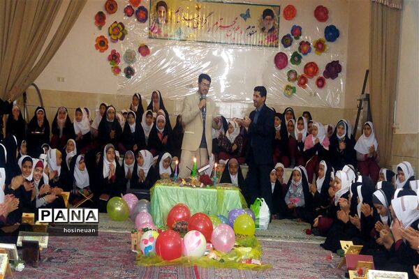 برگزاری صبحگاه قرآنی در دبستان فاطمیه ابرکوه