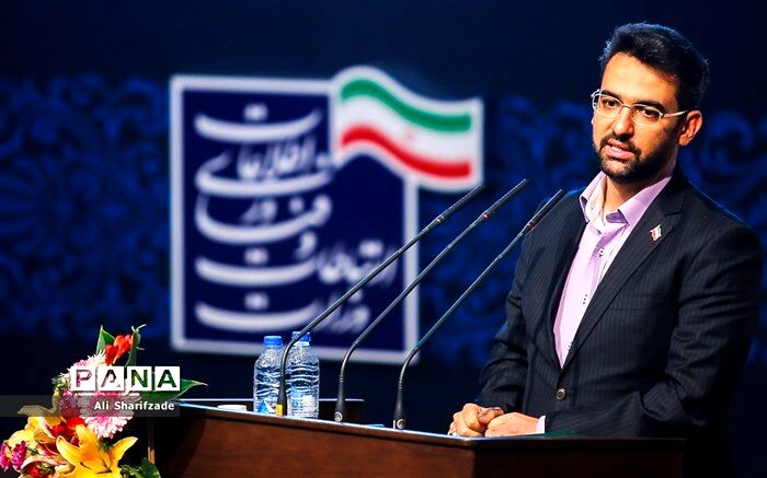 آذری جهرمی: قرار نیست آموزش و پرورش جور تمام ارگان‌ها را در مدارس بکشد