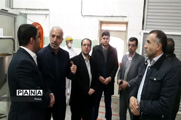 بازدید معاون تربیت بدنی و سلامت و روسای ادارات آموزش و پرورش آذربایجان شرقی ازمحصولات غذایی نظری
