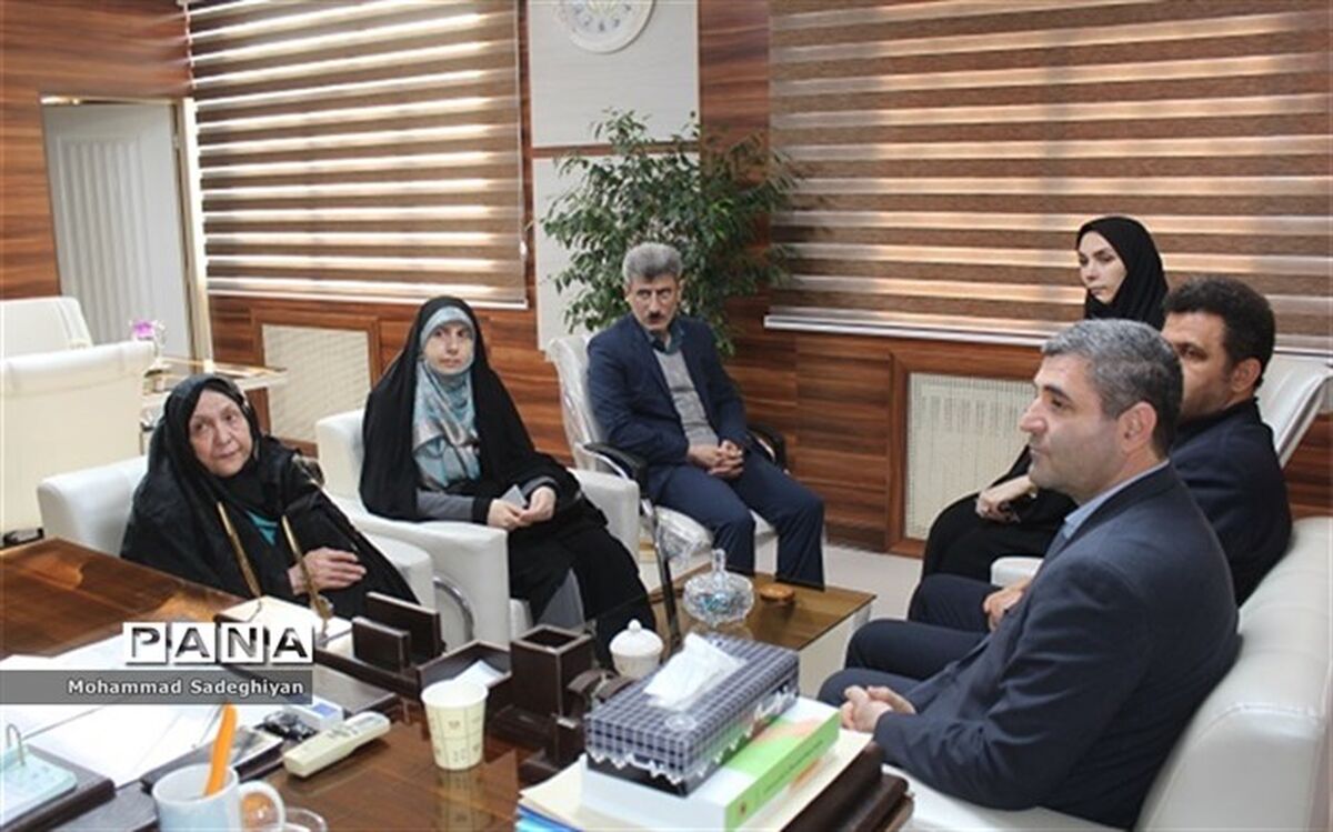 دیدار کارشناسان متوسطه وزرات آموزش و پرورش با مدیرآموزش و پرورش منطقه19