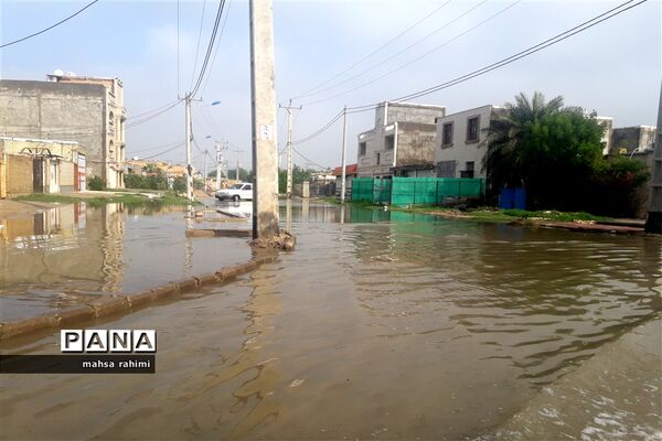 بارش کم سابقه باران  و آبگرفتگی معابر و مناطق مسکونی آبادان