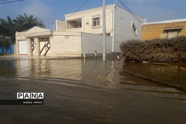 بارش کم سابقه باران  و آبگرفتگی معابر و مناطق مسکونی آبادان