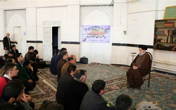 دانش آموزان قرائت روزانه قرآن را جزو برنامه زندگی خود قرار دهند