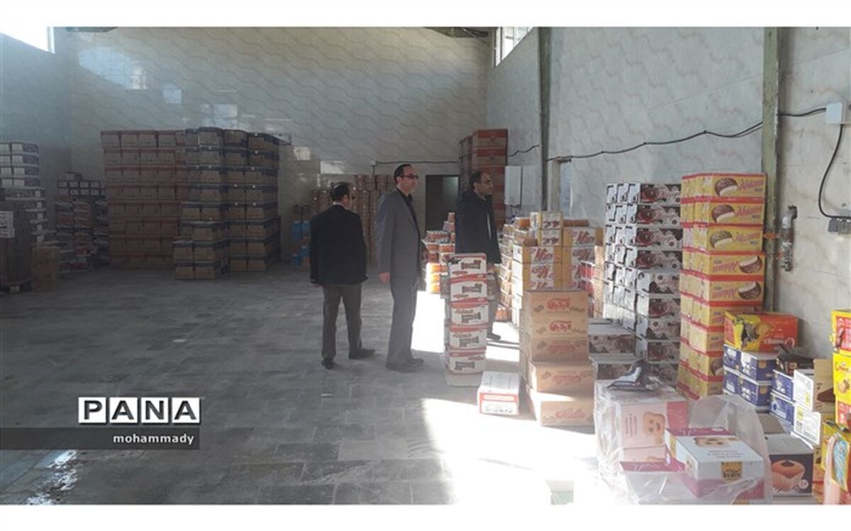 بازدید مدیر سازمان دانش آموزی اردبیل از انبارهای شرکت طرف قرارداد توزیع تغذیه سالم