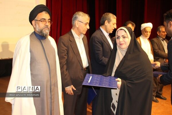 تقدیر از برگزیدگان و فعالان پنجمین اجلاس نماز در بوشهر