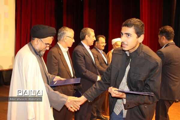 تقدیر از برگزیدگان و فعالان پنجمین اجلاس نماز در بوشهر