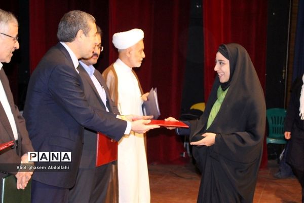 تقدیر از برگزیدگان و فعالان پنجمین اجلاس نماز در بوشهر