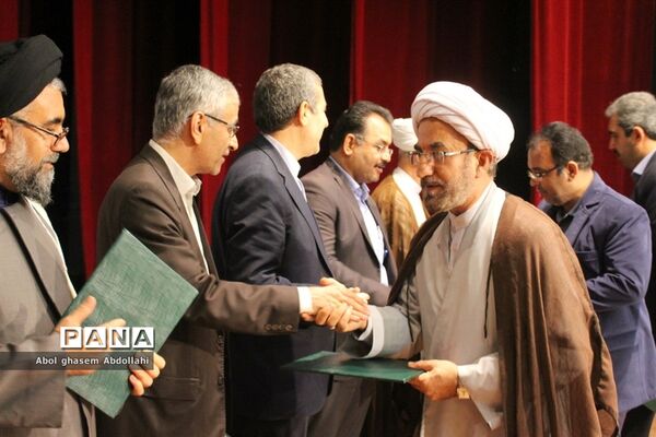 تقدیر از برگزیدگان و فعالان پنجمین اجلاس نماز در بوشهر
