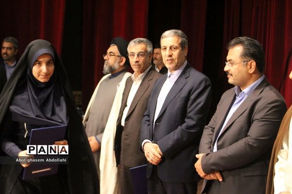 تقدیر از برگزیدگان و فعالان پنجمین اجلاس نماز در بوشهر