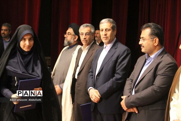 تقدیر از برگزیدگان و فعالان پنجمین اجلاس نماز در بوشهر