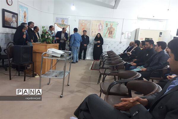 تجلیل ازدانش آموزان پژوهشگرابرکوه