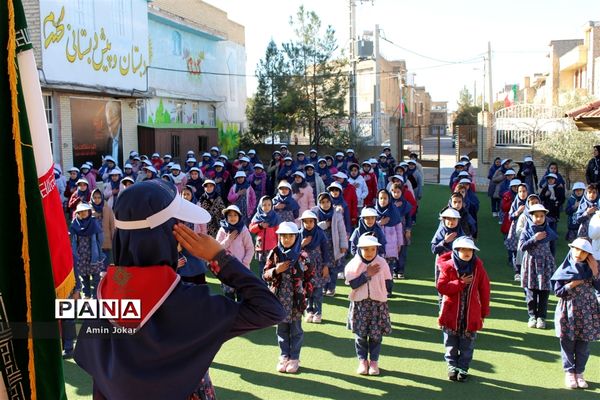 بازدید مشاور رئیس سازمان دانش آموزی کشور از مدرسه تمام تشکیلاتی گندم شهرستان مرودشت