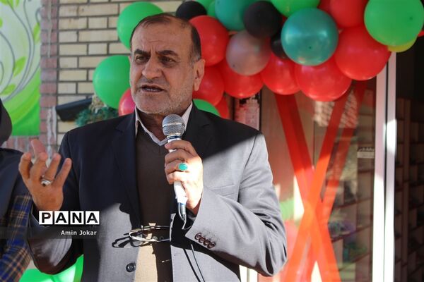 بازدید مشاور رئیس سازمان دانش آموزی کشور از مدرسه تمام تشکیلاتی گندم شهرستان مرودشت