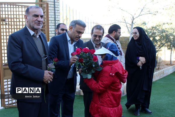 بازدید مشاور رئیس سازمان دانش آموزی کشور از مدرسه تمام تشکیلاتی گندم شهرستان مرودشت