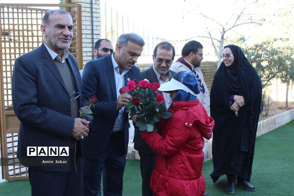 بازدید مشاور رئیس سازمان دانش آموزی کشور از مدرسه تمام تشکیلاتی گندم شهرستان مرودشت