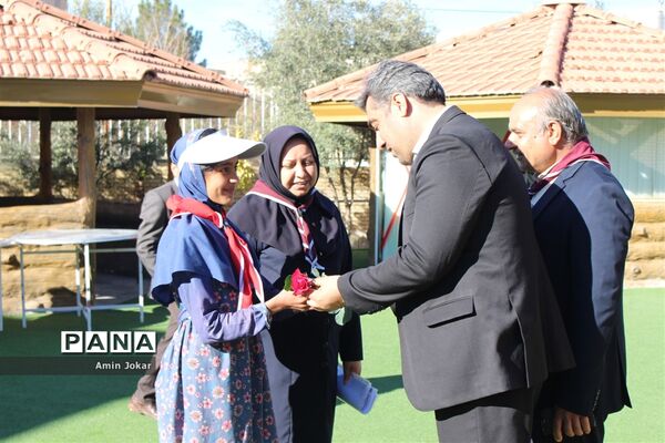 بازدید مشاور رئیس سازمان دانش آموزی کشور از مدرسه تمام تشکیلاتی گندم شهرستان مرودشت