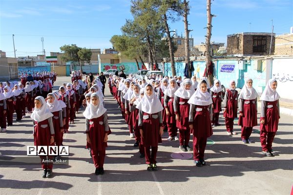 بازدید مشاور رئیس سازمان دانش آموزی کشور از مدرسه تمام تشکیلاتی  شهدای خیبر در شهرستان مرودشت