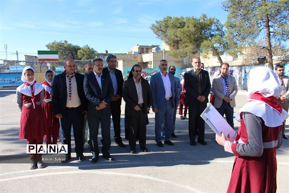 بازدید مشاور رئیس سازمان دانش آموزی کشور از مدرسه تمام تشکیلاتی  شهدای خیبر در شهرستان مرودشت