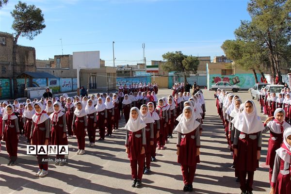 بازدید مشاور رئیس سازمان دانش آموزی کشور از مدرسه تمام تشکیلاتی  شهدای خیبر در شهرستان مرودشت
