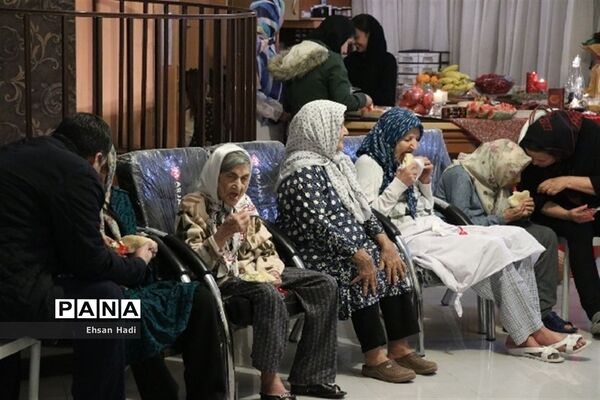 دیدار از سالمندان در یلدای مهربانی