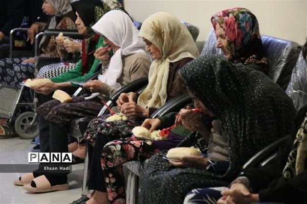 دیدار از سالمندان در یلدای مهربانی