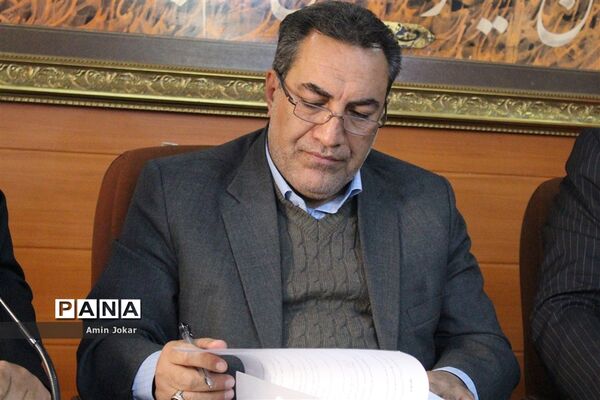 نشست خبری مدیرکل و معاون سوادآموزی آموزش و پرورش استان فارس به‌مناسبت آغاز هفته سواد‌آموزی