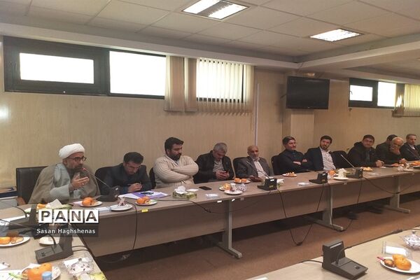 نشست صمیمی اصحاب فرهنگ و هنرشهرستان اسلامشهر با فرماندار