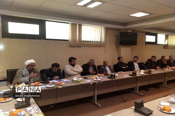 نشست صمیمی اصحاب فرهنگ و هنرشهرستان اسلامشهر با فرماندار