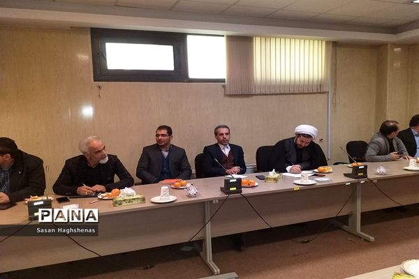 نشست صمیمی اصحاب فرهنگ و هنرشهرستان اسلامشهر با فرماندار