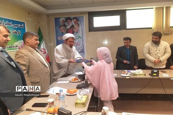 نشست صمیمی اصحاب فرهنگ و هنرشهرستان اسلامشهر با فرماندار