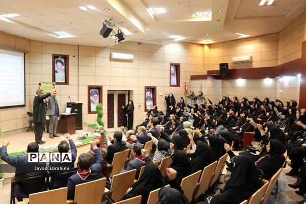 کارگاه آموزشی مربیان پیشتاز سازمان دانش‌آموزی ناحیه 2 آموزش و پرورش مشهد