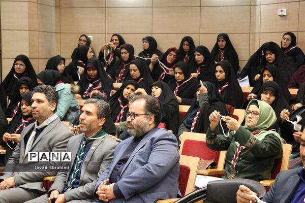 کارگاه آموزشی مربیان پیشتاز سازمان دانش‌آموزی ناحیه 2 آموزش و پرورش مشهد