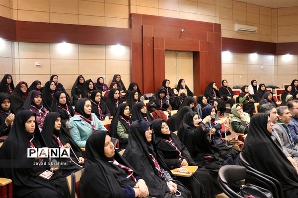 کارگاه آموزشی مربیان پیشتاز سازمان دانش‌آموزی ناحیه 2 آموزش و پرورش مشهد