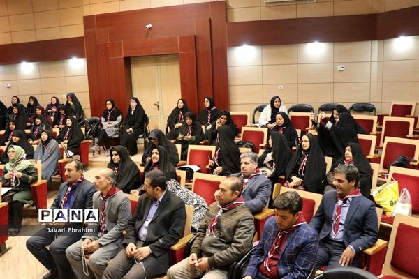 کارگاه آموزشی مربیان پیشتاز سازمان دانش‌آموزی ناحیه 2 آموزش و پرورش مشهد