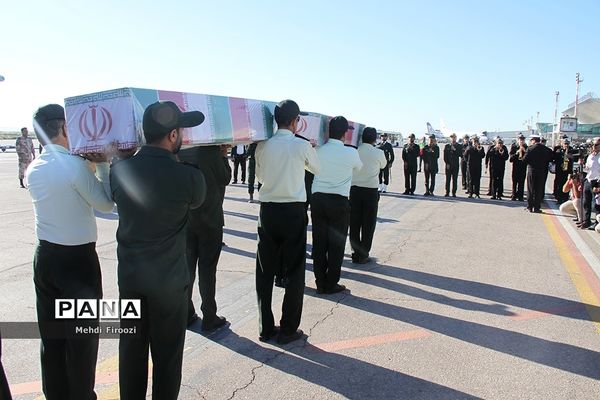 ورود پیکر مطهر دو شهید گمنام به استان هرمزگان