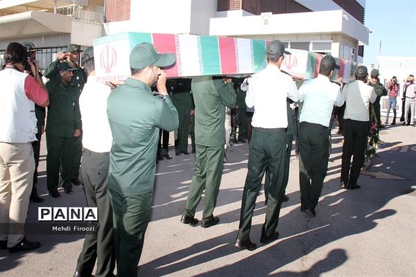 ورود پیکر مطهر دو شهید گمنام به استان هرمزگان