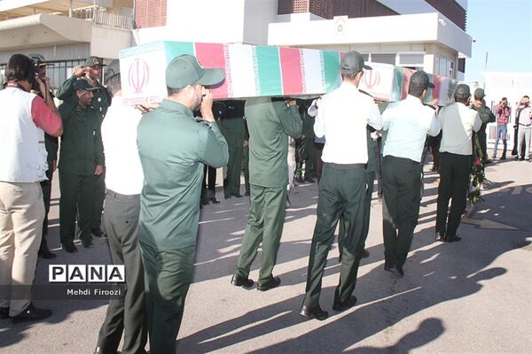 ورود پیکر مطهر دو شهید گمنام به استان هرمزگان