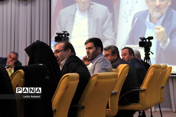 نشست صمیمی وزیر آموزش و پرورش با اعضای شورای معاونان اداره‌کل و مدیران آذربایجان شرقی
