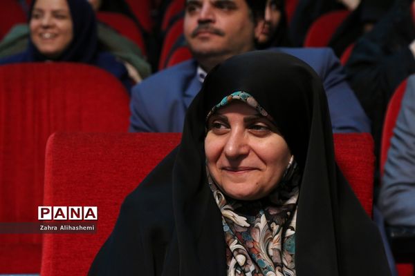 همایش تقدیر از معلمان پژوهنده شهر تهران