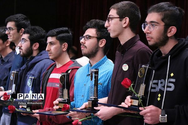 مراسم تجلیل از برگزیدگان المپیادهای جهانی و کشوری و رتبه‌های برتر کنکور