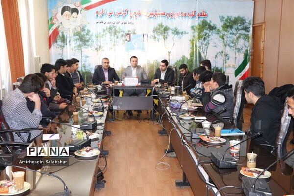 اولین نشست فصلی مسئولان انجمن اسلامی مدارس قائم‌شهر