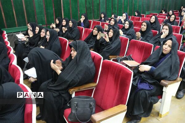 همایش تخصصی مدیران دبستان‌های یزد