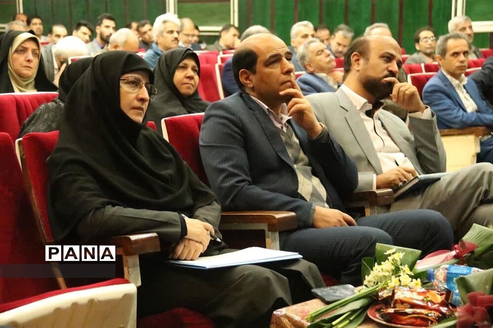 همایش تخصصی مدیران دبستان‌های یزد