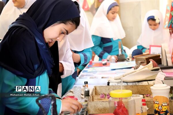برگزاری نمایشگاه هفته پژوهش در مدارس آباده