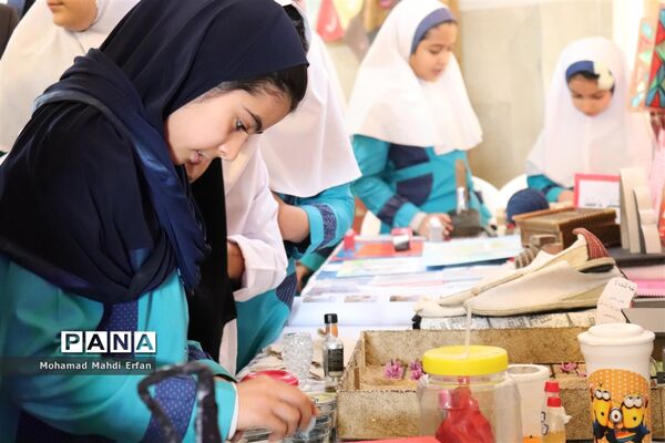 برگزاری نمایشگاه هفته پژوهش در مدارس آباده
