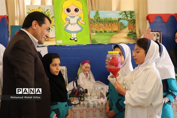 برگزاری نمایشگاه هفته پژوهش در مدارس آباده