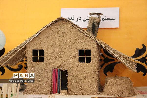 برگزاری نمایشگاه هفته پژوهش در مدارس آباده