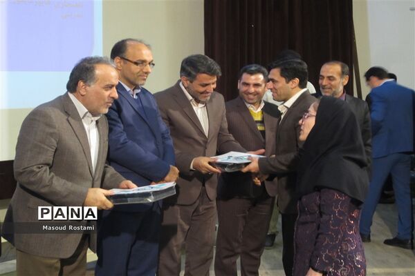 تجلیل از معلمان و دانش‌آموزان پژوهشگر