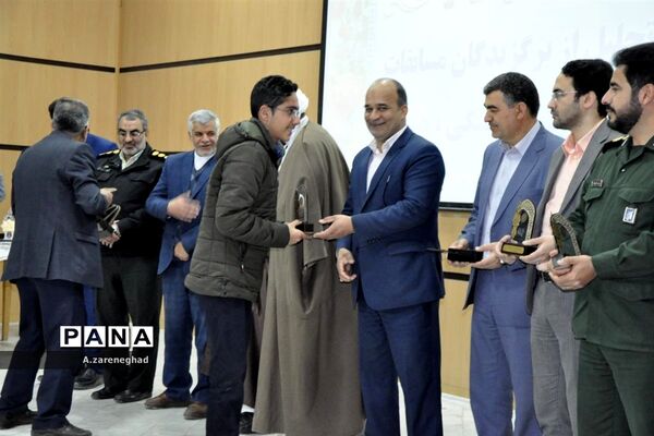 آئین تجلیل ازبرگزیدگان مسابقات قرآن وعترت و فرهنگی هنری اشکذر