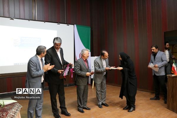 رونمایی از پوستر سی و هشتمین جشنواره مسابقات فرهنگی و هنری دانش‌آموزان خراسان رضوی